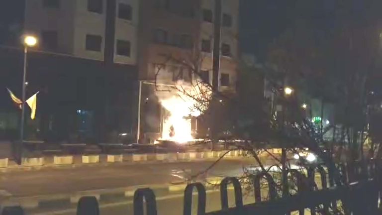 جانب من الانفجار الذي استهدف مؤسسة تابعة للحرس الثوري في طهران