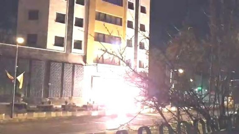 جانب من الانفجار الذي استهدف مؤسسة تابعة للحرس الثوري في طهران