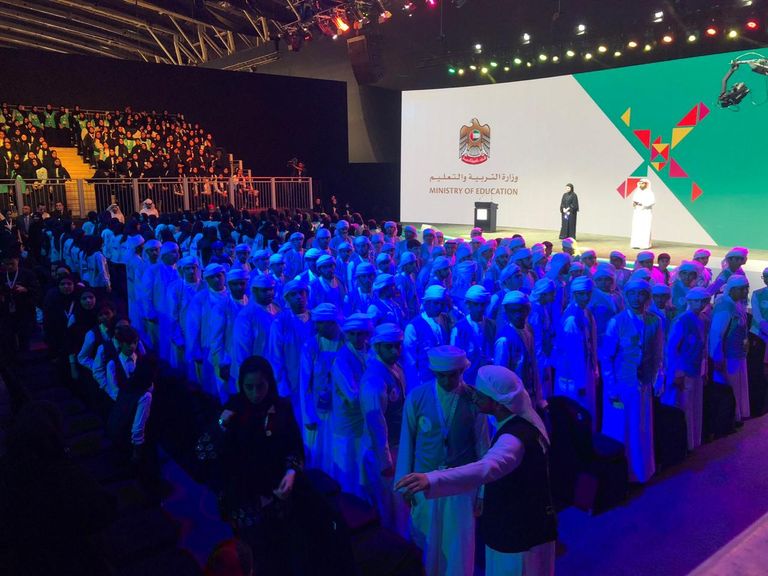 طلبة المدراس الإماراتية يتنافسون بـ200 مشروع ابتكاري في 7 مجالات