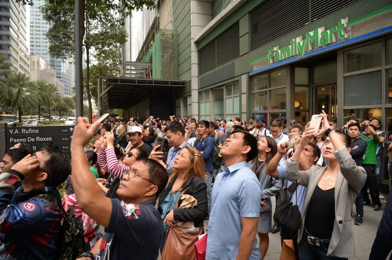آلان روبير يتسلق برج "جي تي تاور" في مانيلا
