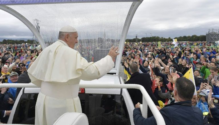 البابا فرنسيس خلال لقاء مع لاجئي الروهينجا في بنجلاديش - أرشيفية