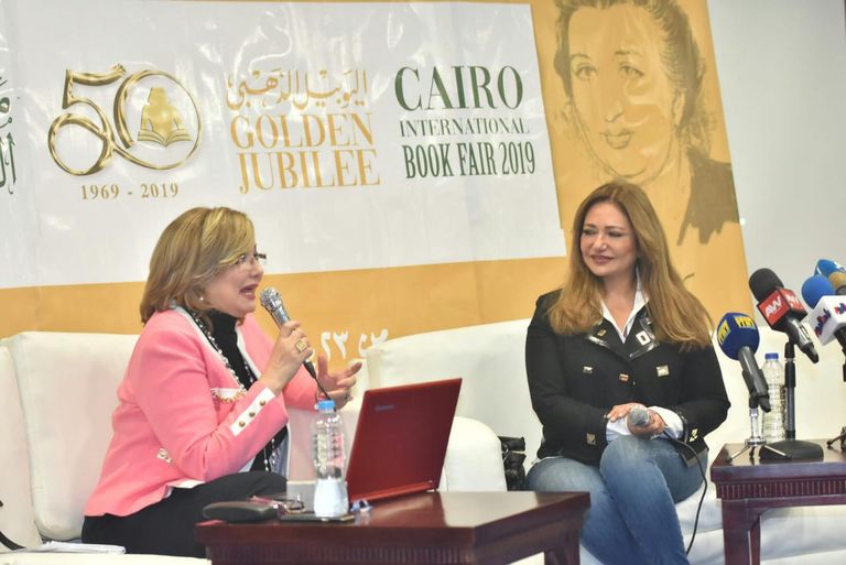 الفنانة ليلى علوي في ندوة معرض القاهرة للكتاب 