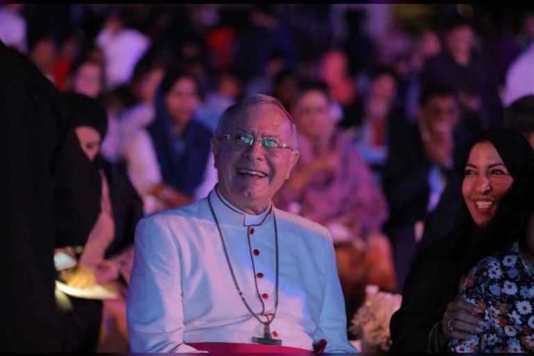 "تجمع السلام".. رسالة محبة من شعوب العالم إلى الإمارات