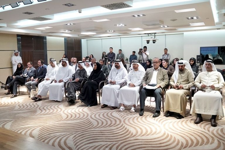 مشاركون في المؤتمر الصحفي لموانىء دبي سلطان أحمد بن سليم رئيس مجلس الإدارة والرئيس التنفيذي لمجموعة موانئ