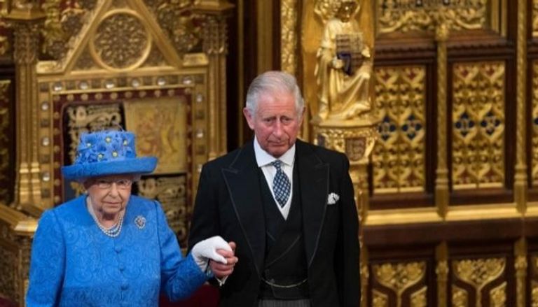 ملكة بريطانيا إليزابيث الثانية والأمير تشارلز
