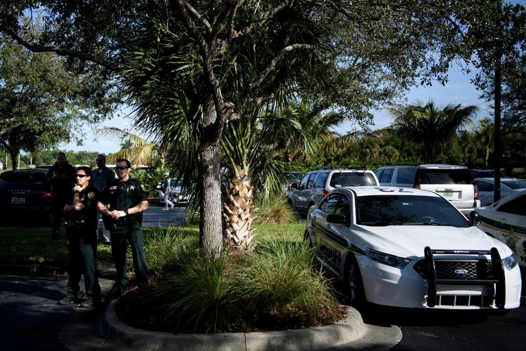 ترامب يمارس الجولف مع تايجر وودز وجاك نيكلوس في فلوريدا