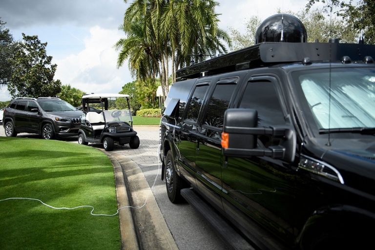 ترامب يمارس الجولف مع تايجر وودز وجاك نيكلوس في فلوريدا