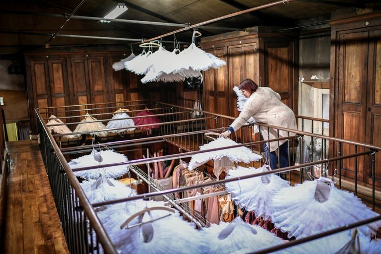 بالصور.. التوتو نجم أزياء الباليه الساطع