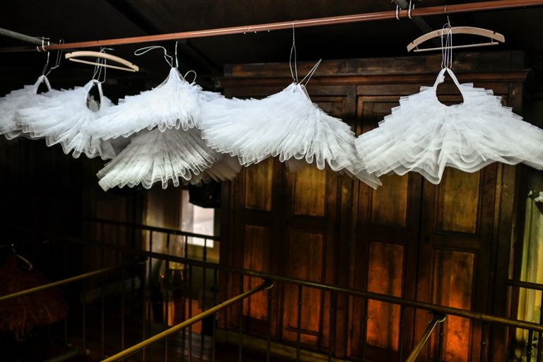 بالصور.. التوتو نجم أزياء الباليه الساطع