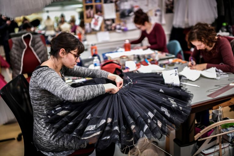 بالصور.. التوتو نجم أزياء الباليه الساطع