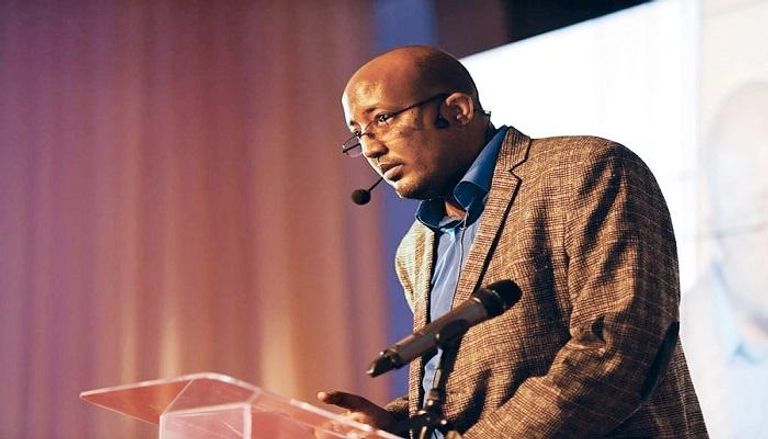 الكاتب والروائي السوداني حمور زيادة