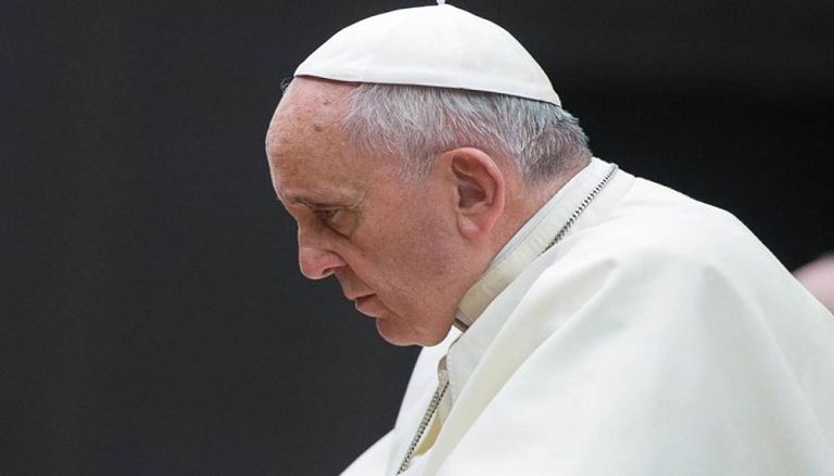 قداسة البابا فرنسيس يحيي رعايا الكنيسة