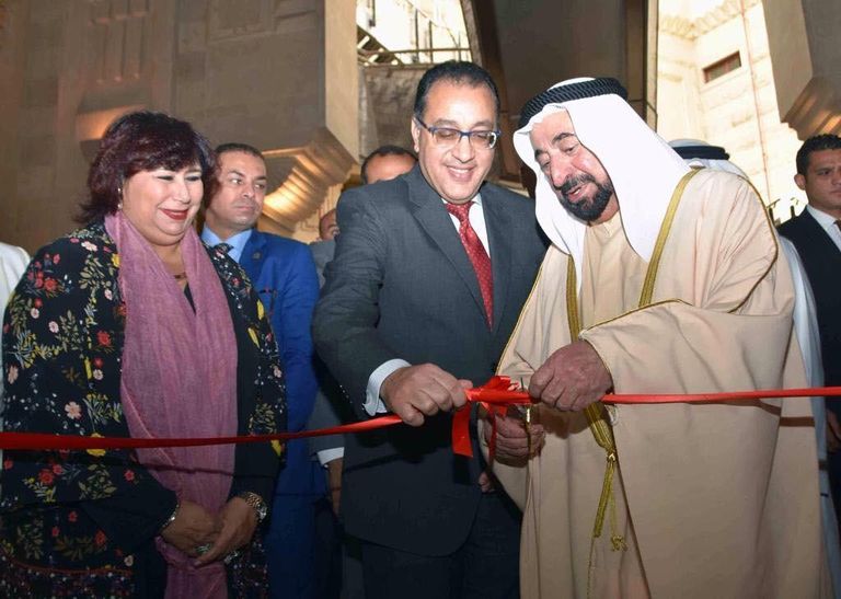 حاكم الشارقة خلال افتتاح دار الكتب بمصر