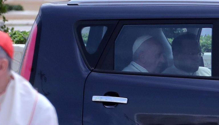 الشيخ محمد بن زايد آل نهيان لدى استقباله قداسة البابا فرنسيس