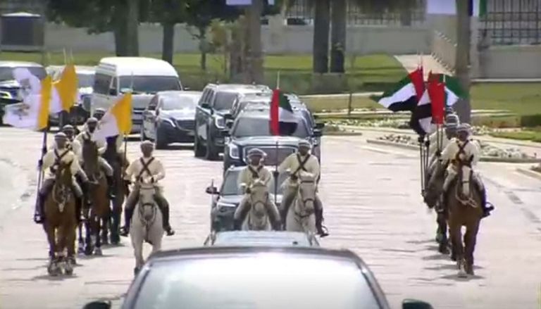 طيران الفرسان يحتفي بزيارة البابا فرنسيس