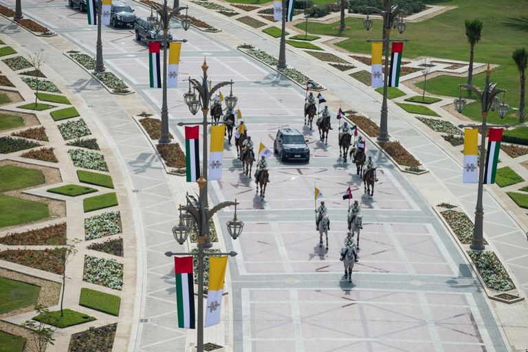 طيران الفرسان يحتفي بزيارة البابا فرنسيس