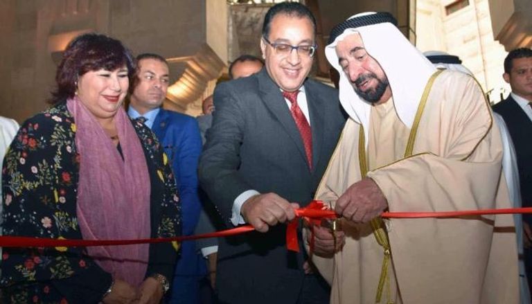 حاكم الشارقة خلال افتتاح دار الكتب بمصر