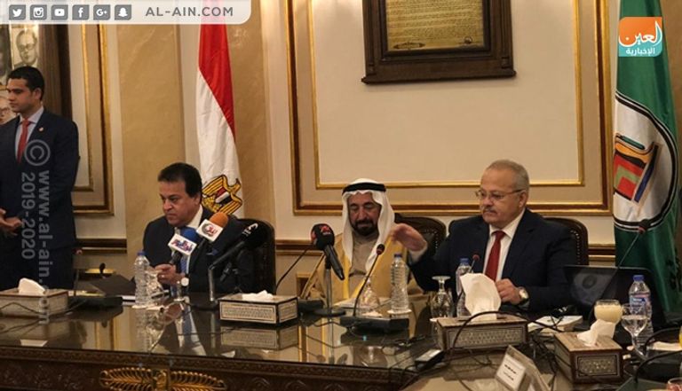 جامعة القاهرة تمنح درع الشخصية المتميزة لحاكم الشارقة