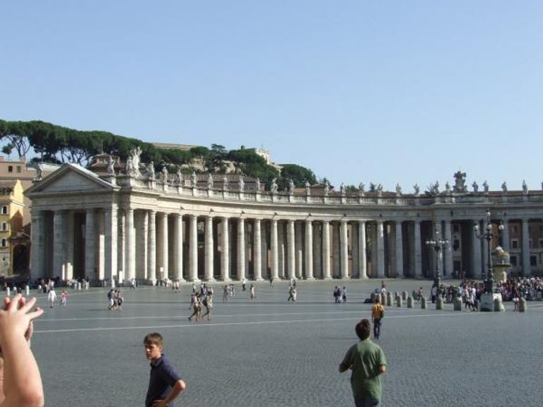 ساحة القديس بطرس في الفاتيكان