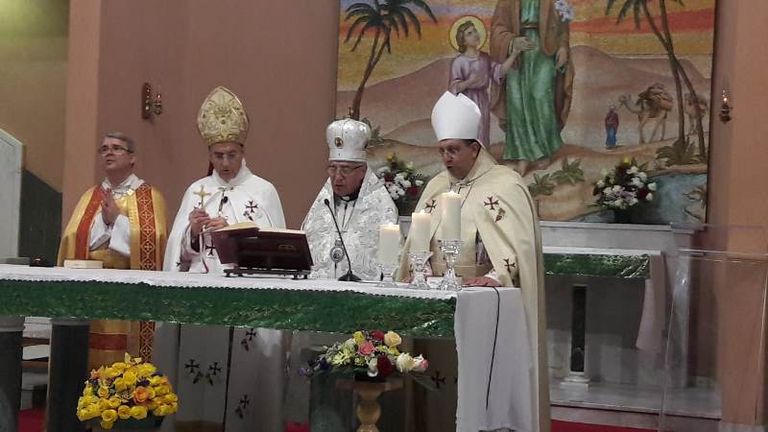 صورة من داخل كنيسة القديس يوسف في أبوظبي