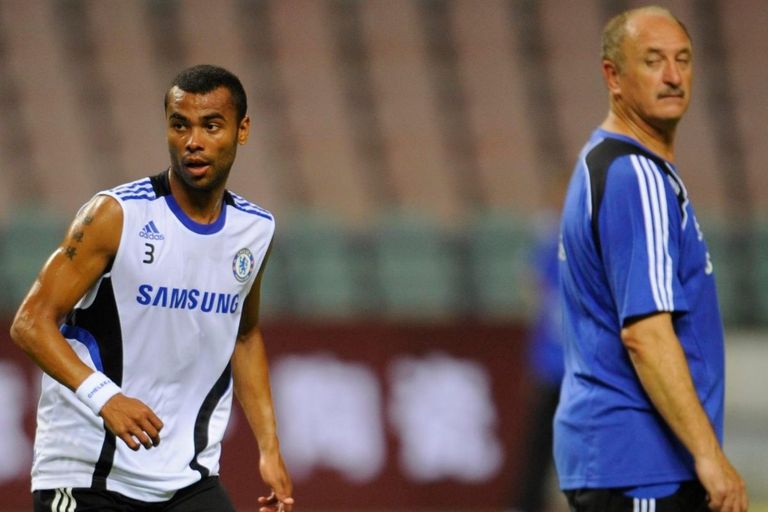 أشلي كول وجوزيه مورينيو - صورة أرشيفية 