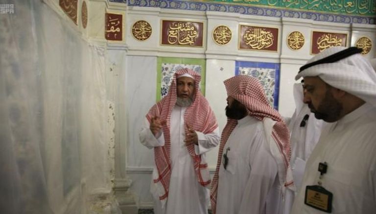 الشيخ السديس يتفقد أعمال الترميم للجدار القبلي للمسجد النبوي