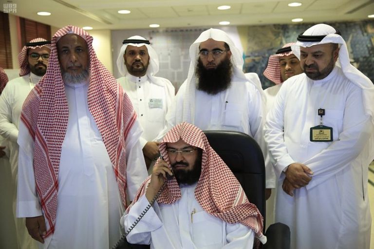 الشيخ السديس يتفقد أعمال الترميم للجدار القبلي للمسجد النبوي
