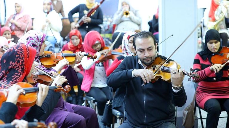 "الفجيرة للفنون الجميلة" تنظم ورشة موسيقية للمكفوفات بالقاهرة