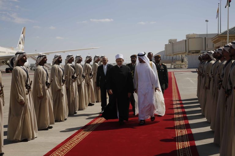 الشيخ محمد زايد آل نهيان لدى وداعه شيخ الأزهر