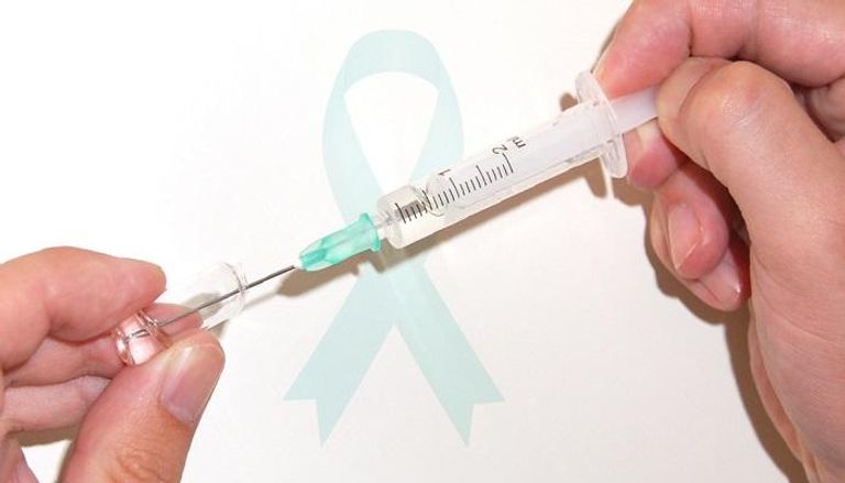 خبراء يقولون التطعيم من سرطان عنق الرحم "ضروري"