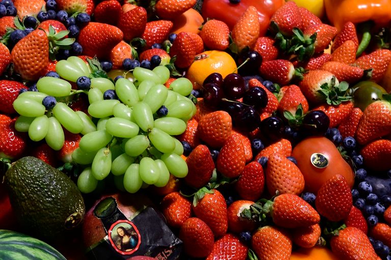 الإكثار من تناول الخضراوات والفاكهة ينقي الجسم من السموم