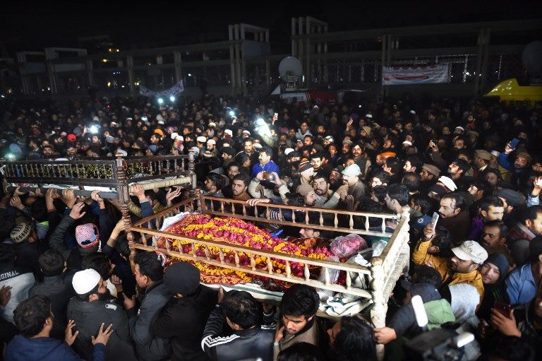 وسائل التواصل تواجه ثقافة إفلات الشرطيين من العقاب في باكستان