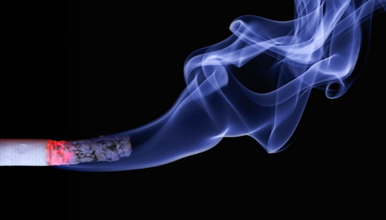 القانون الجديد يحظر التدخين في نطاق 100 متر من الأماكن العامة