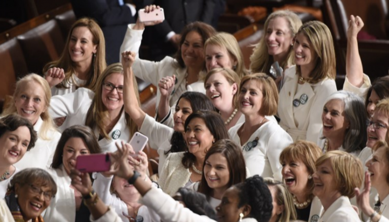 نائبات بالكونجرس يخترن الأبيض لخطاب ترامب تكريما لنضال النساء 