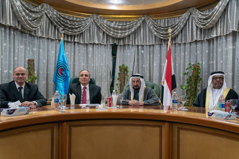 حاكم الشارقة يفتتح معهدا للتدريب في نقابة الصحفيين المصرية
