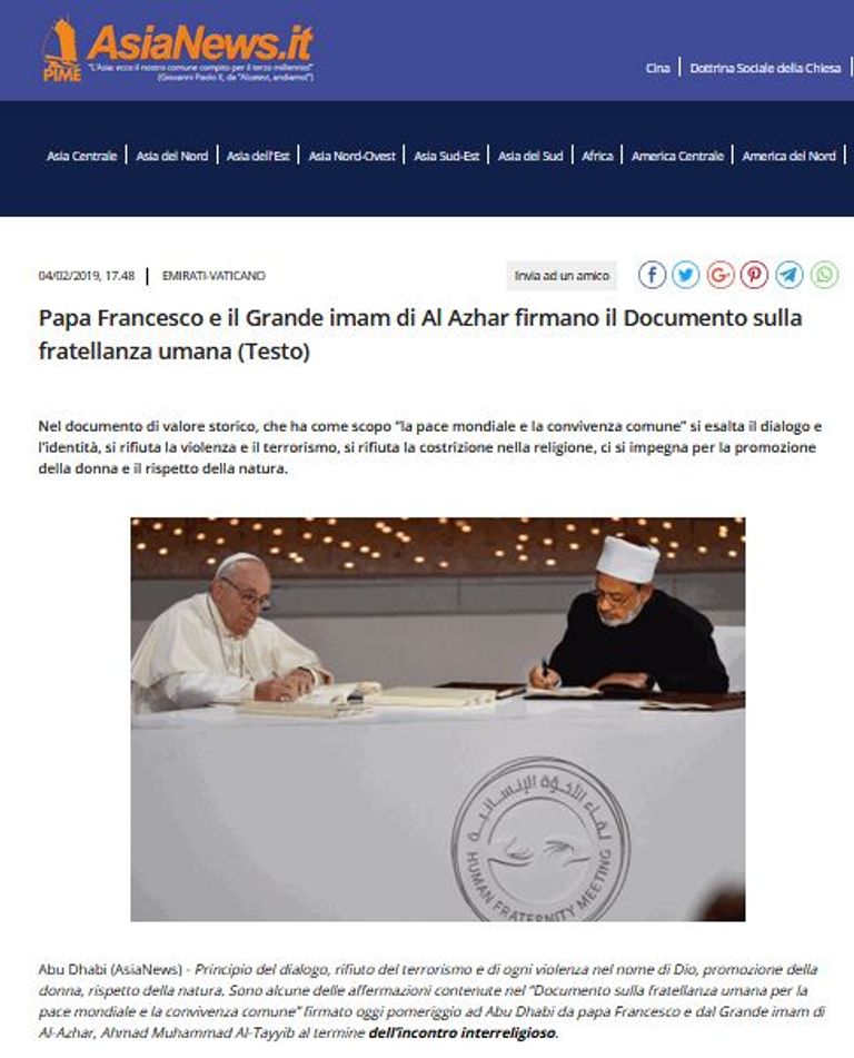 البابا فرنسيس والدكتور أحمد الطيب أثناء توقيع وثيقة 