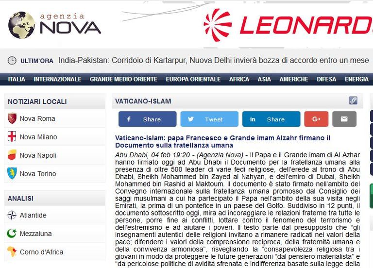 البابا فرنسيس والدكتور أحمد الطيب أثناء توقيع وثيقة 