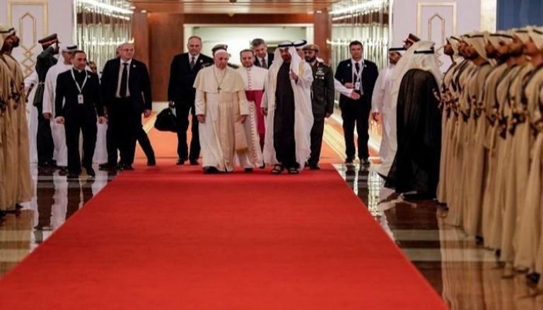 الشيخ محمد بن زايد آل نهيان يستقبل قداسة البابا فرنسيس في أبوظبي