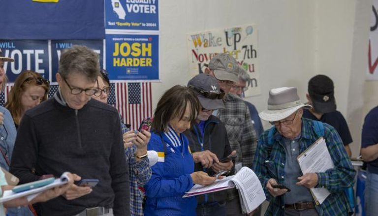 أمريكيون يصوتون في انتخابات التجديد النصفي - أرشيفية 