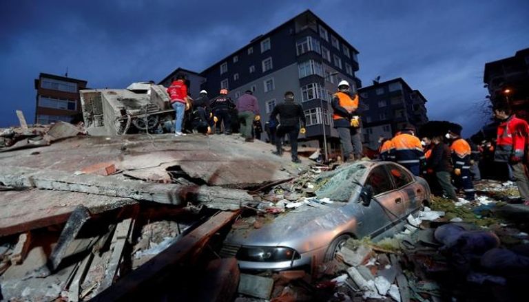  انهيار مبنى في إسطنبول