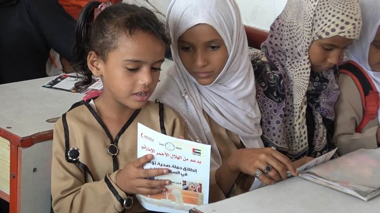 الهلال الأحمر الإماراتي يدشن حملة صحية بمدارس الساحل الغربي لليمن