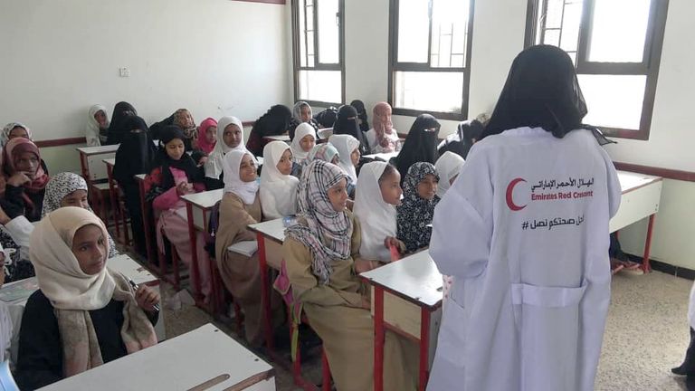 الهلال الأحمر الإماراتي يدشن حملة صحية بمدارس الساحل الغربي لليمن