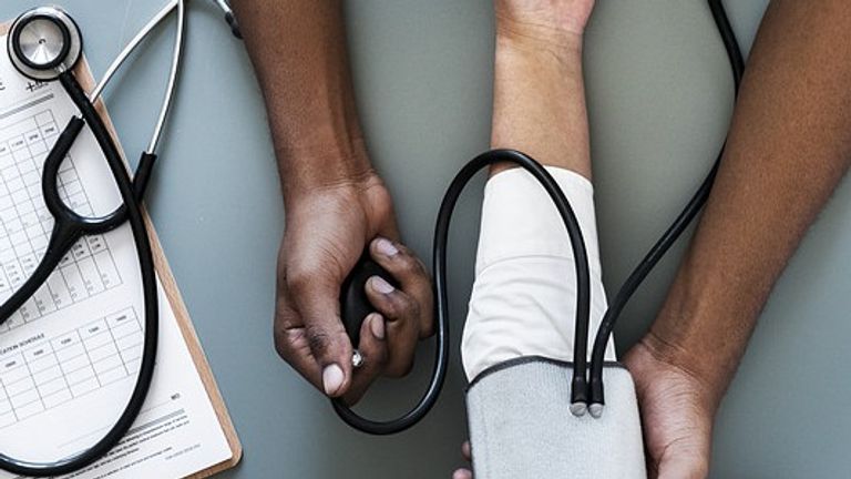 أصحاب البشرة السمراء الأكثر عرضة للإصابة