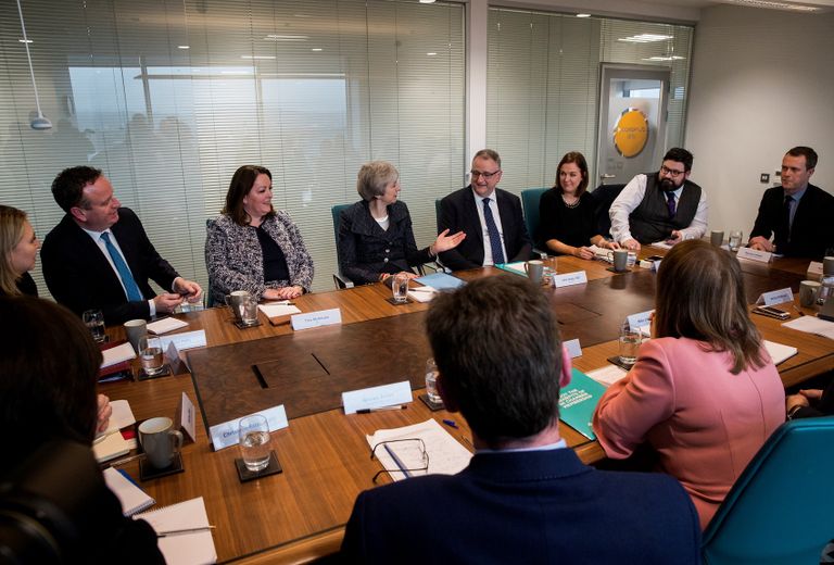 رئيسة الوزراء البريطانية تيريزا ماي في زيارة لإيرلندا الشمالية رئيسة الوزراء البريطانية تيريزا ماي تتحدث إلى الصحافة في بروكسل