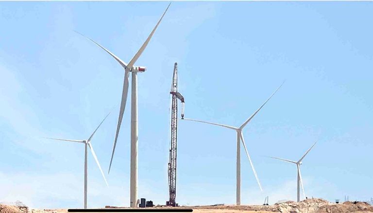 جانب من الأعمال المنفذة في محطة ظفار لطاقة الرياح جانب من تفقد تطورات مشروع محطة ظفار لطاقة الرياح