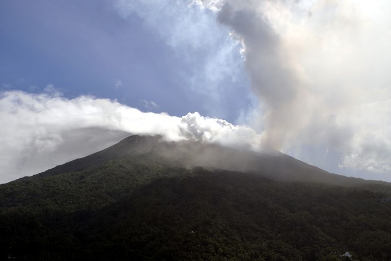 ثوران بركان ميرابي في إندونيسيا