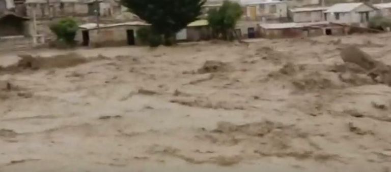 دمار في تشيلي وبيرو بسبب الأمطار الغزيرة