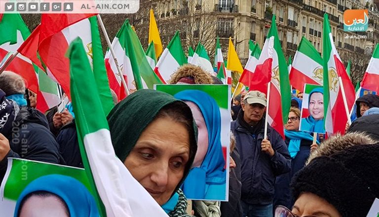 صور مريم رجوي تتصدر مسيرة المعارضة بباريس