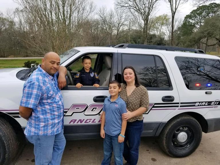 الشرطة الأمريكية تحقق حلم طفلة مصابة بالسرطان