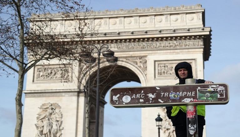 أصحاب السترات الصفراء يواصلون التظاهر في باريس